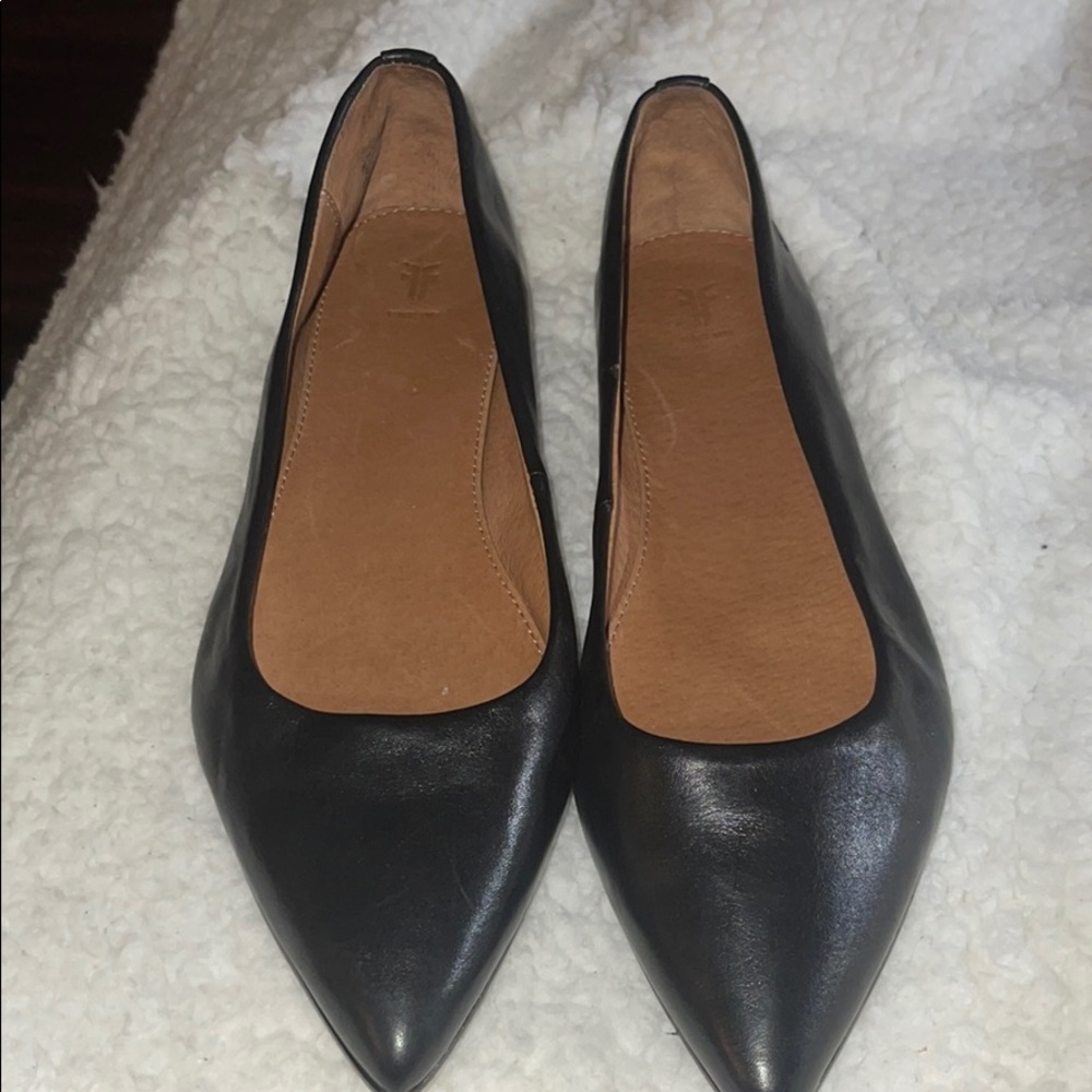 Frye black pointed toe flats 9m